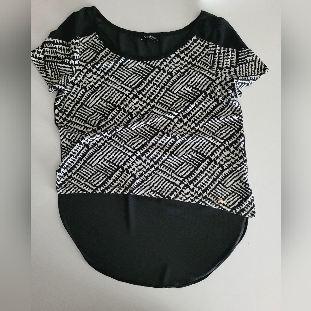 🌺BEBE High-Low Blouse - Picture 3 of 7